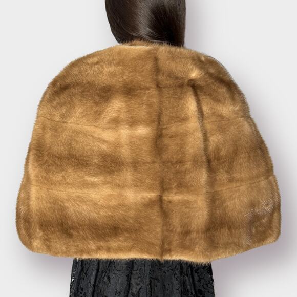 1960s Furs‎ by Truesdell Tan Stole with Pockets - Picture 6 of 6